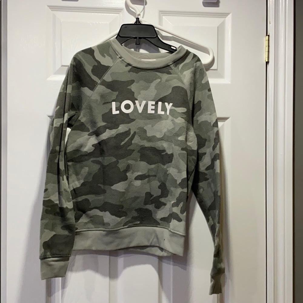 women’s crew neck camo